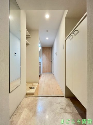 【玄関】 | SERENiTE本町reflet