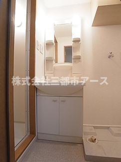【洗面所】 | アクアコートT・F | アクアコートＴ・Ｆ　は三都市アース中延店へお任せください！　ご内覧可能なお部屋は物件現地お待ち合わせご案内可能です！別号室参考画像　反転タイプ