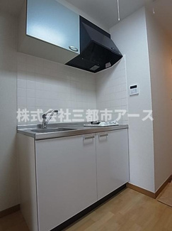 【キッチン】 | アクアコートT・F | アクアコートＴ・Ｆ　は三都市アース中延店へお任せください！　ご内覧可能なお部屋は物件現地お待ち合わせご案内可能です！別号室参考画像　反転タイプ