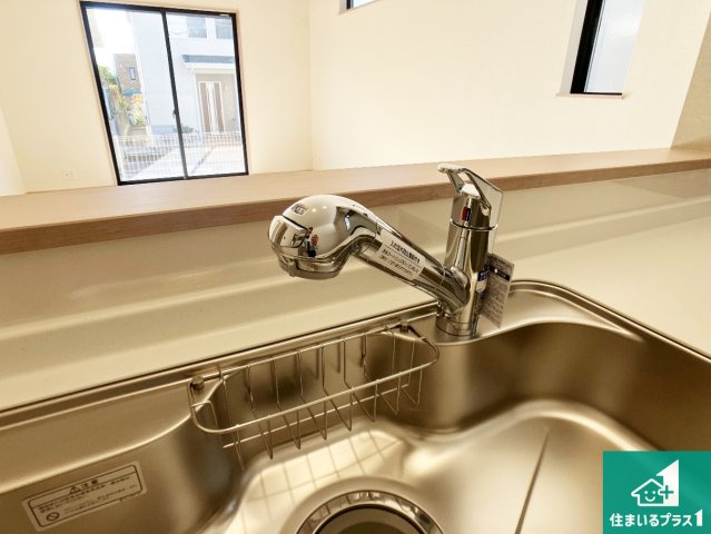 明石市松が丘　新築一戸建ての設備|浄水器を内蔵！炊飯時、お茶を作る時に安心してお水を使えます！お湯と冷水、浄水と原水、シャワーの切替えもワンタッチです！