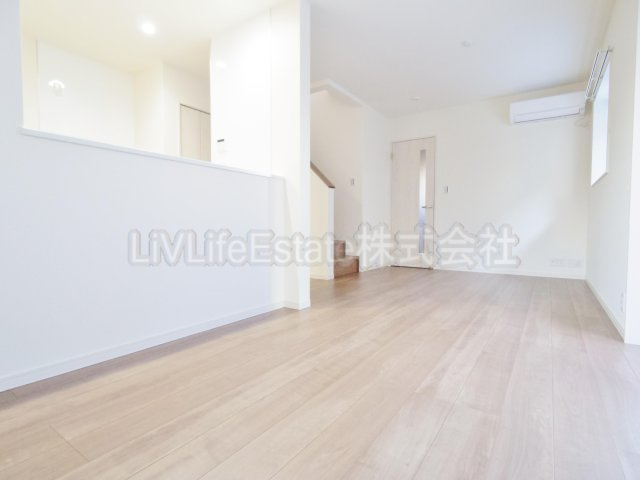 小川町1丁目戸建賃貸住宅の居間・リビング