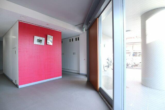 川崎市多摩区中野島６丁目の賃貸マンションのエントランス