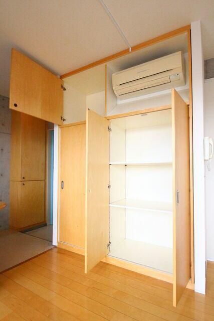 川崎市多摩区中野島６丁目の賃貸マンションの収納