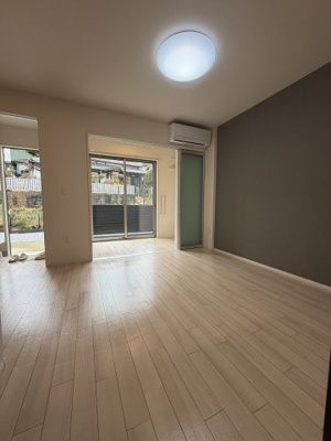 【居間・リビング】 | ソリジエ | ◆不動産すまラボの新プラン◆入居時の費用負担が0円で入居可能♪お気軽にお尋ねください♪