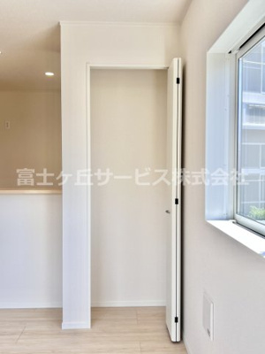 【収納】 | 三島市青木 4期 新築一戸建て 3号棟 | キッチン横の収納です