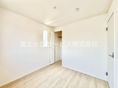 【洋室】 | 三島市青木 4期 新築一戸建て 3号棟 | 4.5帖の納戸です
