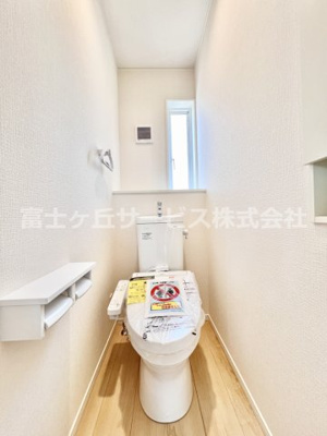 【トイレ】 | 三島市青木 4期 新築一戸建て 3号棟 | 2Fのトイレです
