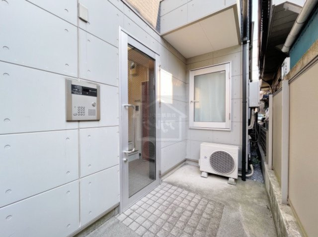 荒川区西尾久５丁目のアパートのエントランス