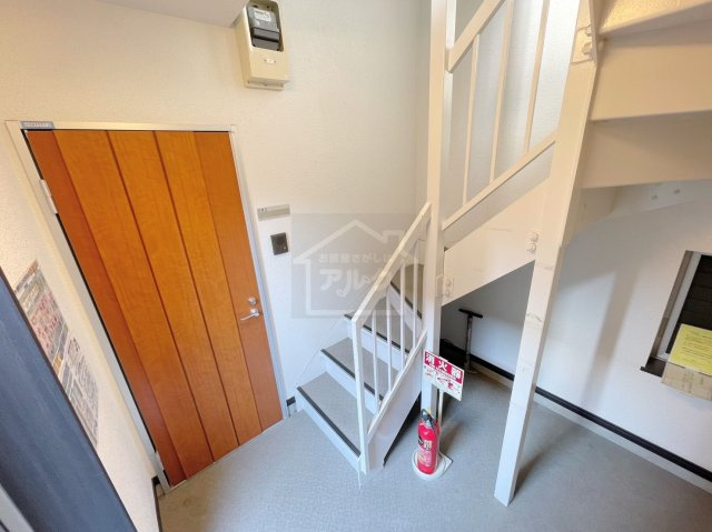 荒川区西尾久５丁目のアパートの玄関