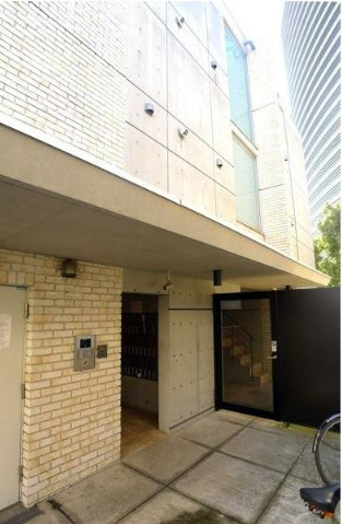 ZESTY西新宿Ⅲのエントランス