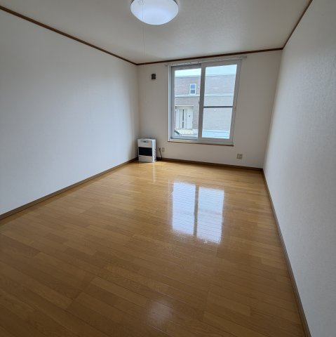 ベルシーヌ鷲別の居間・リビング|ゆったり過ごせる居間です
