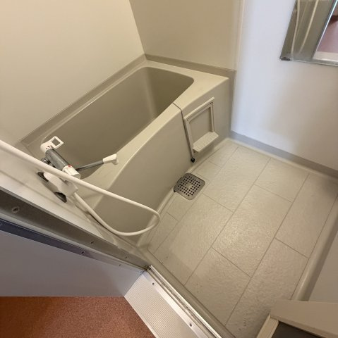 ベルシーヌ鷲別の浴室|コンパクトで使いやすいお風呂です