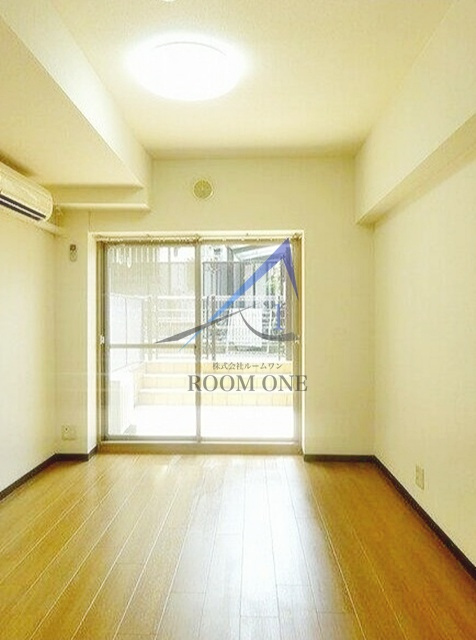 ルーブル駒沢大学Ⅱの居間・リビング|洋室のお部屋です。