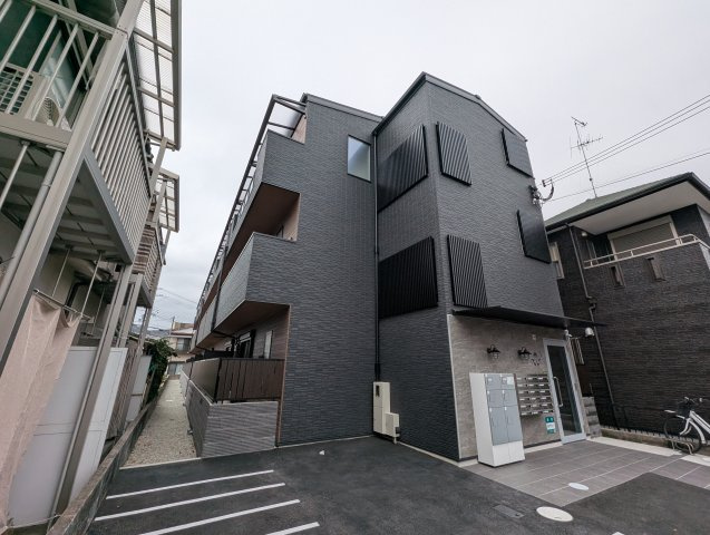 GAZELLE NOAH川西池田の外観