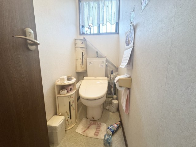 別荘にも定住にも向いてる♪水廻りがきれいな平家物件♪※増築部未登記のトイレ|落ち着いたトイレです