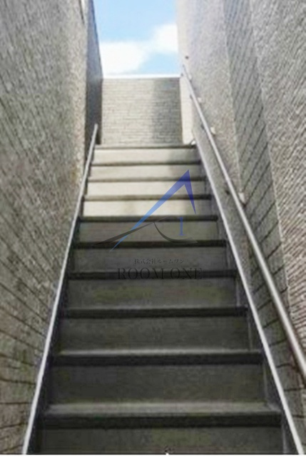 クレシア高円寺のその他共用部分|共有階段です。