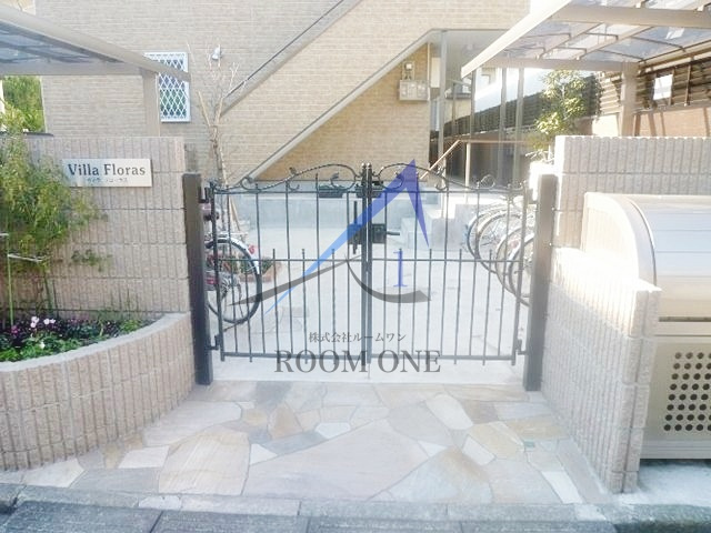 ヴィラ・フローラスのエントランス|エントランスです。