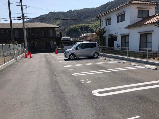リベルテ広の駐車場