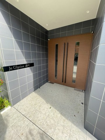Je Glycine 寿町のエントランス