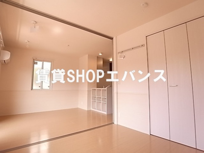 【居間・リビング】 | カラマハレ | こちらのリビングで趣味の時間をお楽しみください