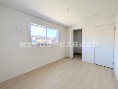 【子供部屋】 | 沼津市高尾台 6期 新築一戸建て 2号棟 | ６帖の洋室です