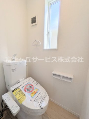 【トイレ】 | 沼津市高尾台 6期 新築一戸建て 2号棟 | ２階のトイレです