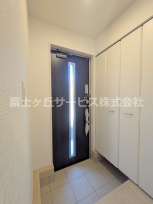 【玄関】 | 沼津市高尾台 6期 新築一戸建て 2号棟 | 落ち着いた玄関です
