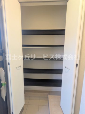 【収納】 | 沼津市高尾台 6期 新築一戸建て 2号棟 | 玄関収納です