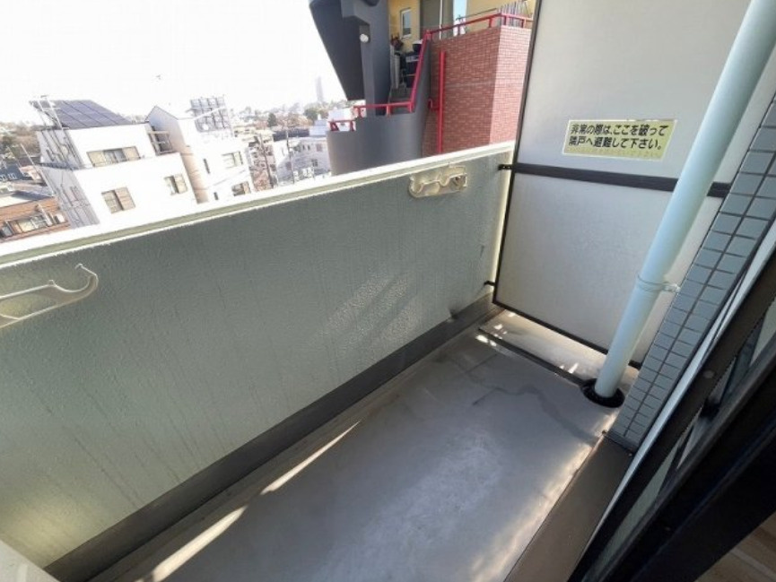 杉並区和泉３丁目の賃貸マンションのバルコニー