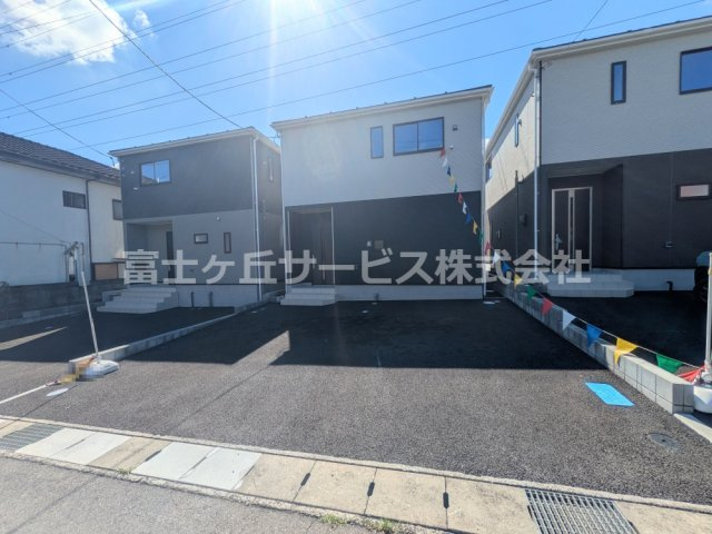 【駐車場】 | 沼津市高尾台 6期 新築一戸建て 3号棟 | 駐車場があるので、車を買う予定の方も安心です