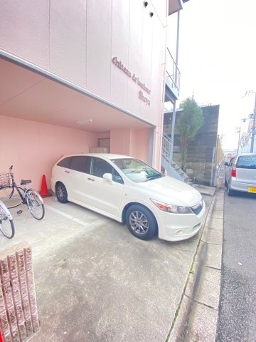 シャトーボヌール庄屋の駐車場