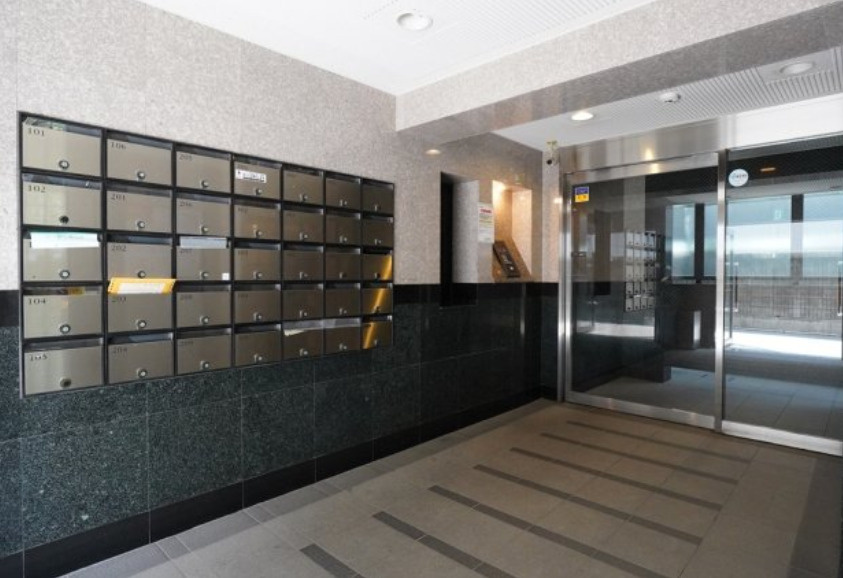 杉並区和田１丁目の賃貸マンションのエントランス