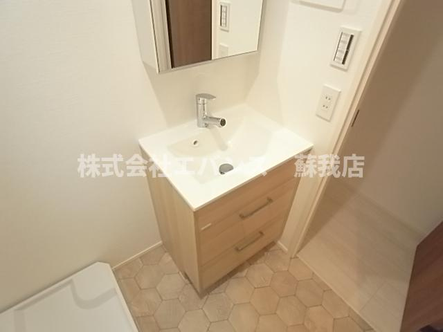 【独立洗面台】 | セミカ千葉寺 | 独立洗面台、小物を置くことができて便利です