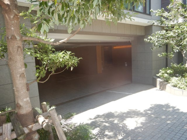 グランドヒルズ恵比寿の駐車場