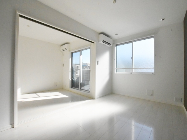 コートドール本牧の居間・リビング