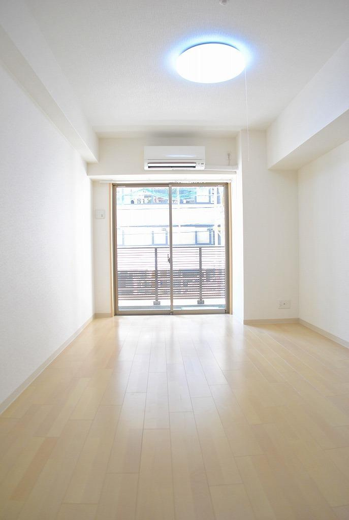 アーバンフラッツ心斎橋の居間・リビング|La Douceur心斎橋（ラドゥセール心斎橋）　洋室