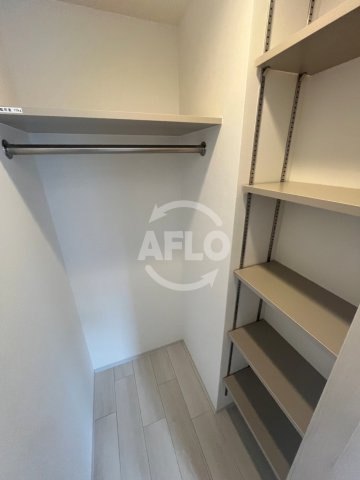 コンフォリア・リヴ北浜淡路町の収納|コンフォリア・リヴ北浜淡路町　ウォークインクローゼット