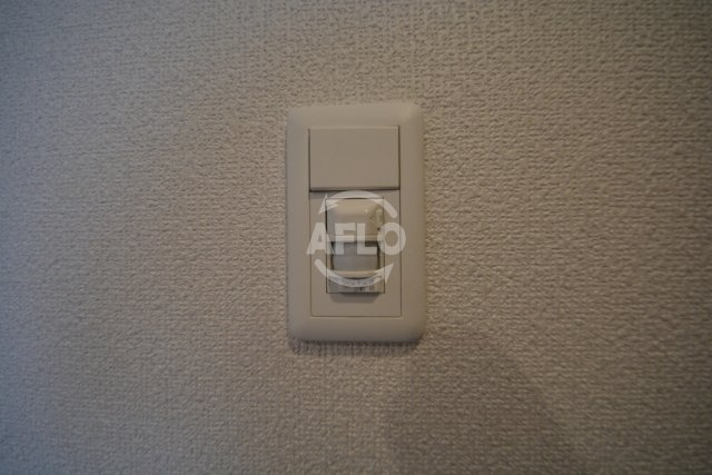 プレサンス上町台リベルテの設備|プレサンス上町台リベルテ　人感センサーライト