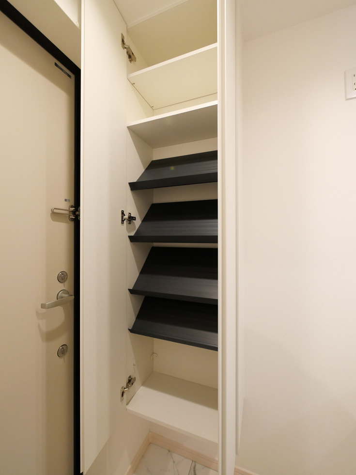 ラフィスタ蓮根の内装