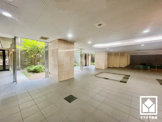アルス京都六地蔵リスタシアのロビー