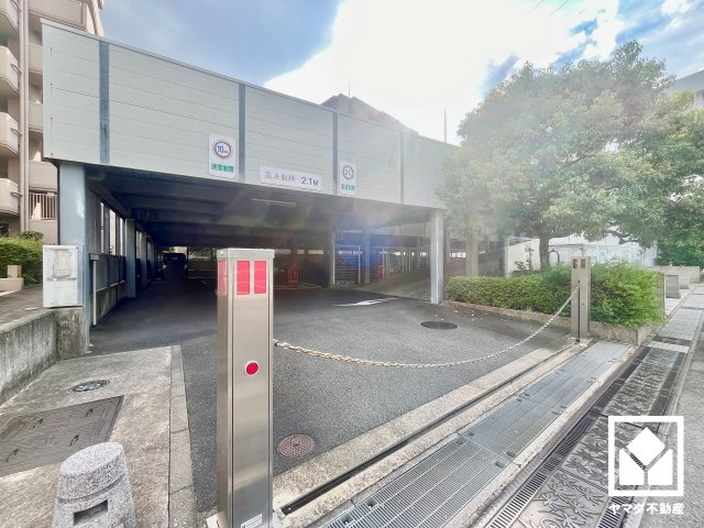 アルス京都六地蔵リスタシアの駐車場