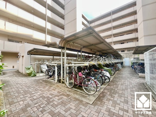 アルス京都六地蔵リスタシアの駐輪場