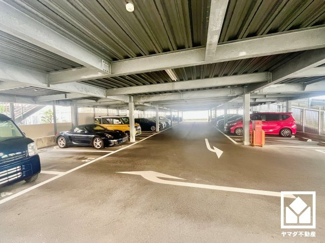 アルス京都六地蔵リスタシアの駐車場