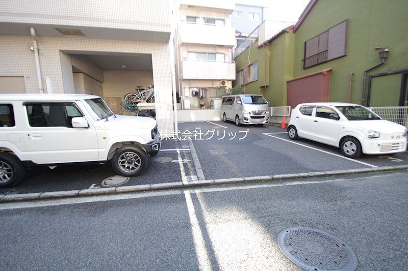 モンテベルデ横浜中央の駐車場