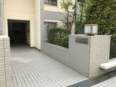 ハイツ東戸塚Ⅱ　Ｂ棟のエントランス