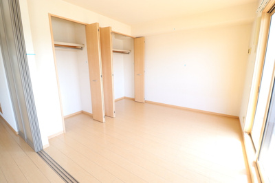 【洋室】 | リベルテ空港東 | 302 洋室収納