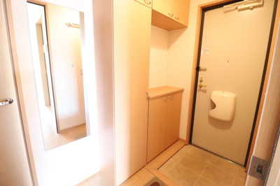【玄関】 | リベルテ空港東 | 302 玄関