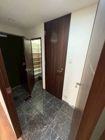 プレシス文京小石川静穏の杜の玄関