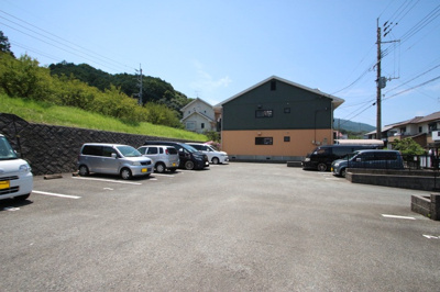 【駐車場】 | セジュール柏原 A棟 | 駐車場