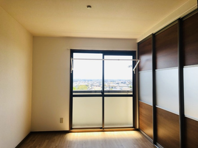 【洋室】 | トリアノンみどりが丘 B棟 | B203リビング隣洋室室内物干あり